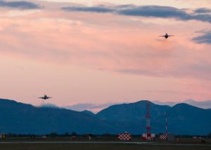 Birds of a feather: F-16s train over Aviano skies Birds of a feather: F-16s train over Aviano skies