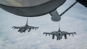 F-16 pilots, KC-135 crews team for mid-air refueling training