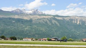 Jet lands at Aviano Jet lands at Aviano