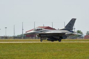 F-16 Fighting Falcon prepares for flight F-16 Fighting Falcon prepares for flight