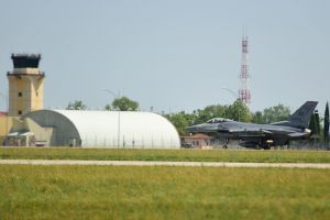 F-16 Fighting Falcon prepares for flight F-16 Fighting Falcon prepares for flight