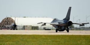 F-16 Fighting Falcon taxi down the flightline F-16 Fighting Falcon taxi down the flightline
