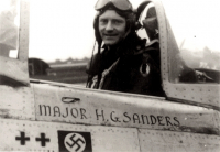 Col Harry Sanders